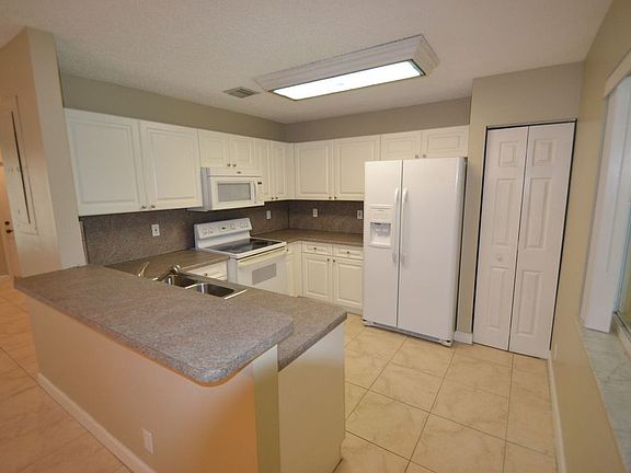 3rd image of 1411 SW 48th Ter