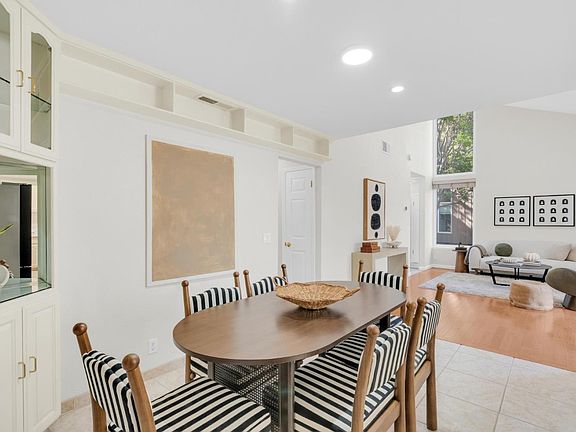 5th image of 107 Charter Oaks Cir