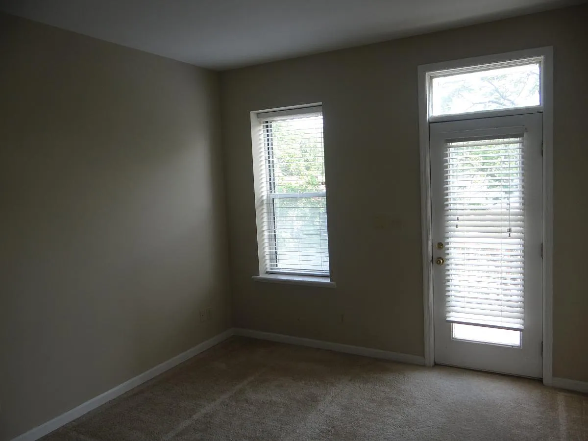 3 bed, 1500 sqft, $1,975 — Photo 4