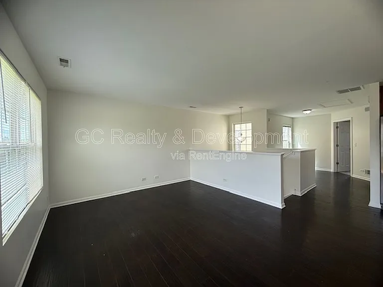 1062 Turin Dr — Photo 3