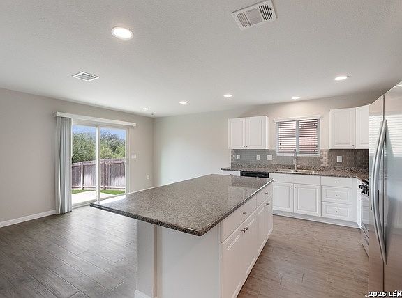 4th image of 10102 Relic Oaks