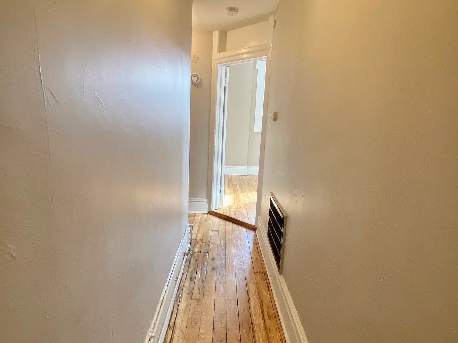 4 bed, 1000 sqft, $1,350 — Photo 3