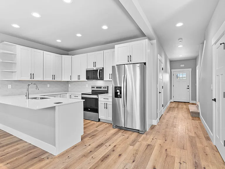 2205 Dejong Dr — Photo 6