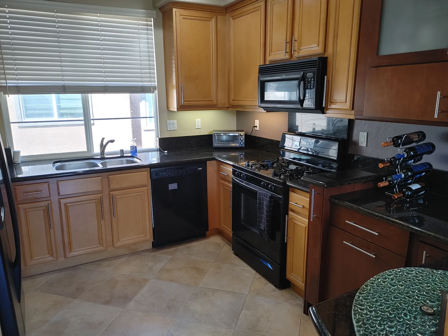 3 bed, 1279 sqft, $1,400 — Photo 2