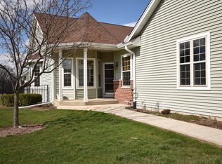 858 Timber Ridge Dr, Waukesha, WI 53189