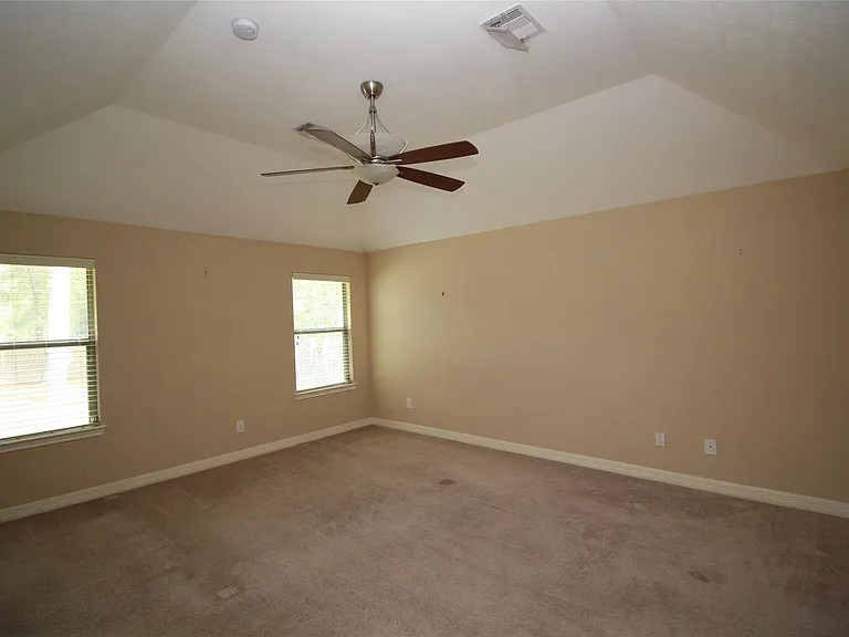1504 Glen Oaks Dr — Photo 17
