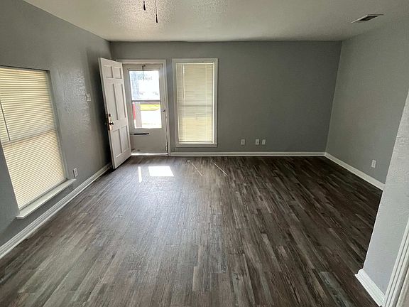 2nd image of 715-717 Stetson Ave #4868234