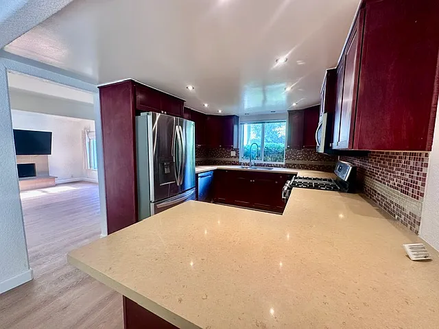 983 Modjeska Cir — Photo 6