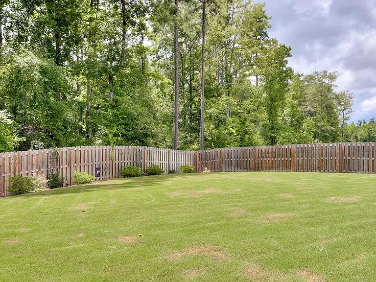 1554 Driftwood Ln — Photo 3