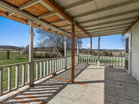 5th image of 2748 NE Loucks Rd