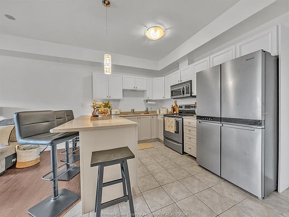 4th image of 1855 Normandy St #404