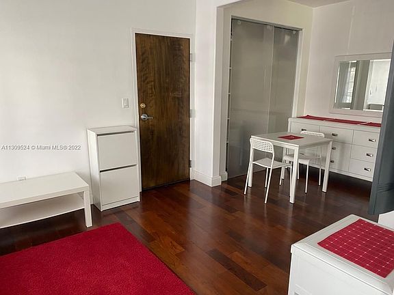 3rd image of 526 15th St APT 2
