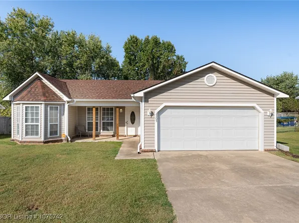 2205 Granite Cir, Van Buren, AR 72956