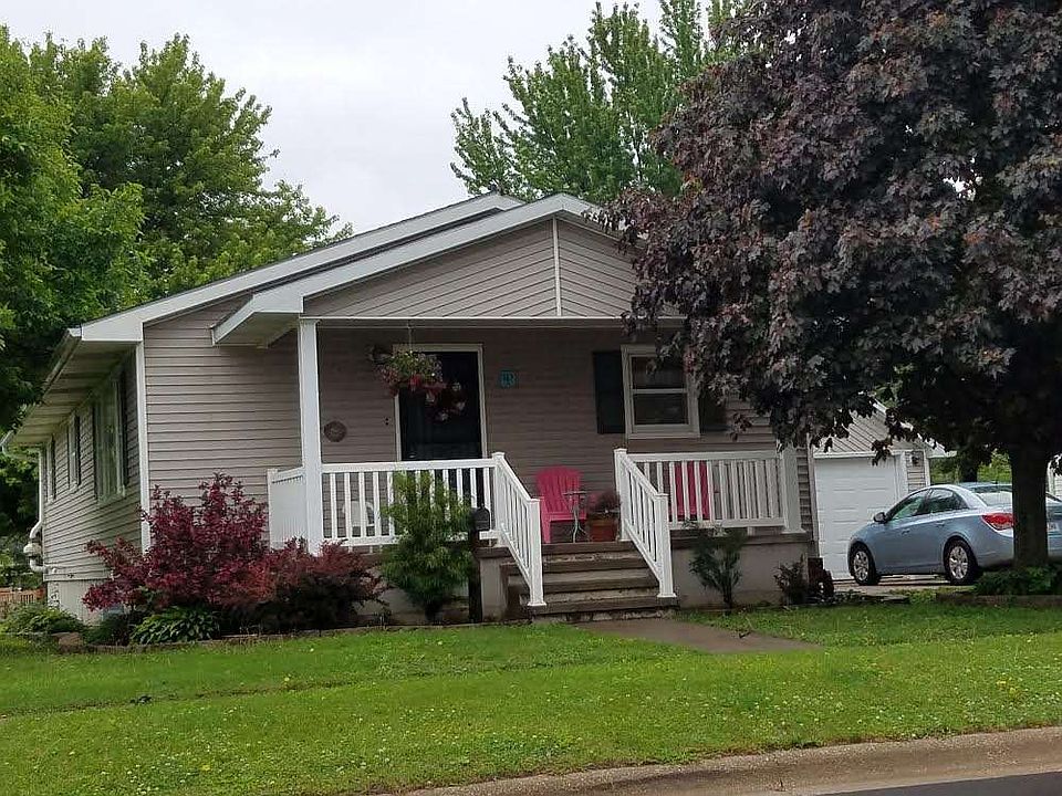 1st image of 406 4th Ave NE
