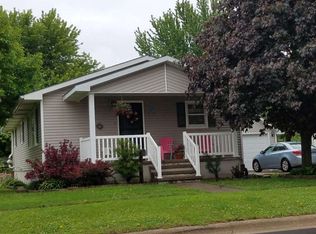406 4th Ave NE, Dyersville, IA 52040