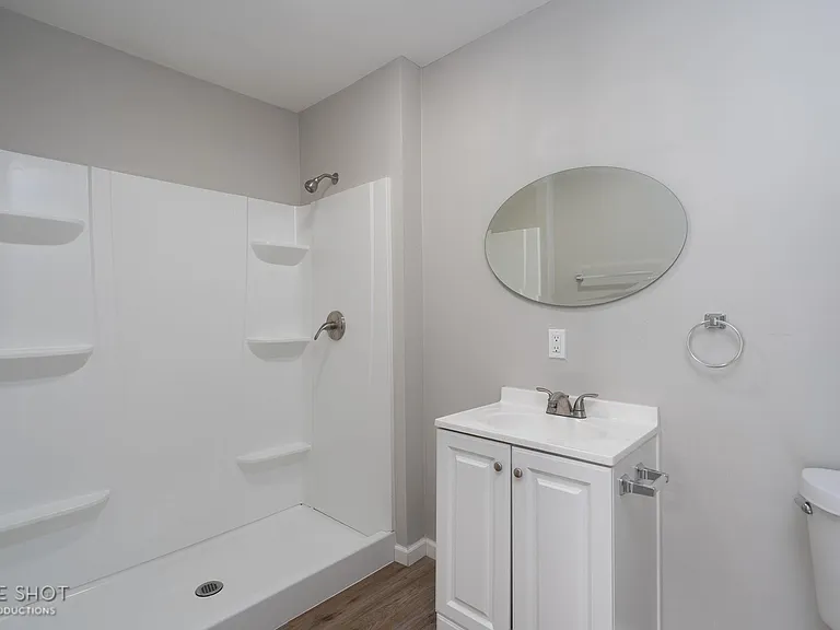 2744 Russell Ave — Photo 11