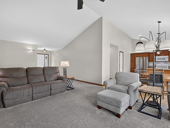 3rd image of 2803 Pendleton Dr