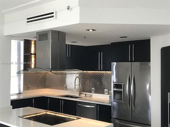 5th image of 701 Brickell Key Blvd APT 910