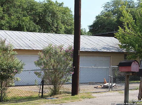 2nd image of 440 Wild Oak Dr
