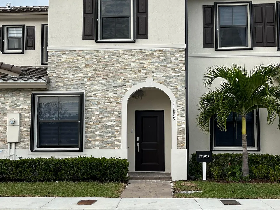11889 SW 245th Ter