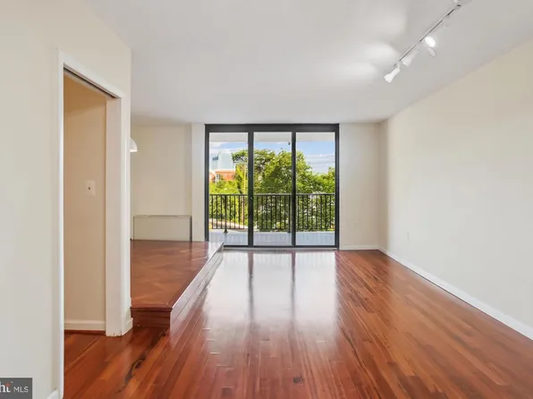 4242 E West Hwy #414, Chevy Chase, MD 20814