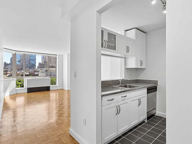 360 W 43rd St #N8H — Photo 9