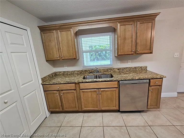 501 Briar Glen Rd — Photo 6