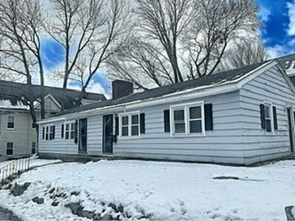 231 Moore St, Lowell, MA 01852