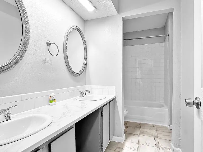 1300 NW Golfview Ct — Photo 8