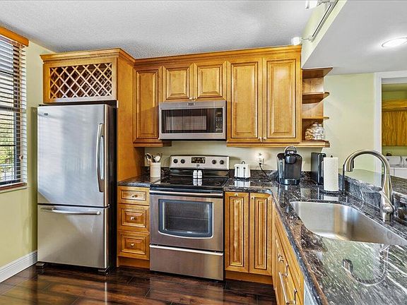 4th image of 1530 Whitehall Drive #304