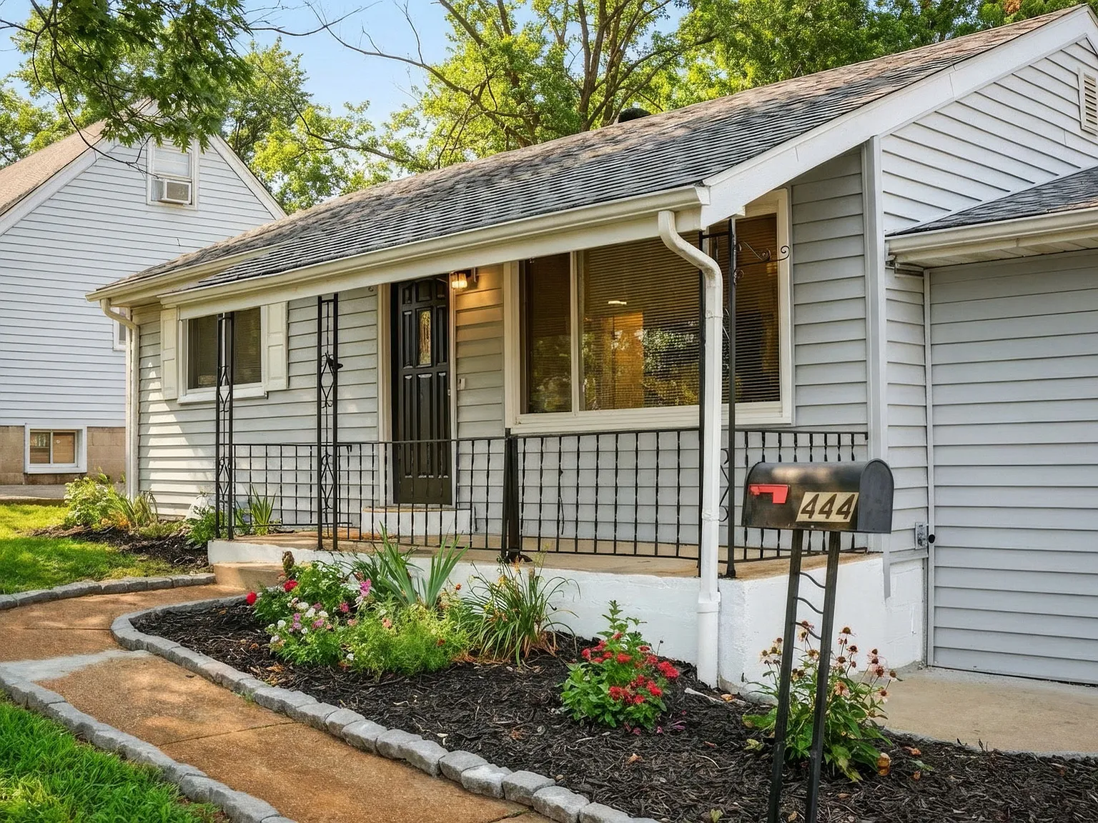 3 bed, 944 sqft, $5,300 — Photo 3