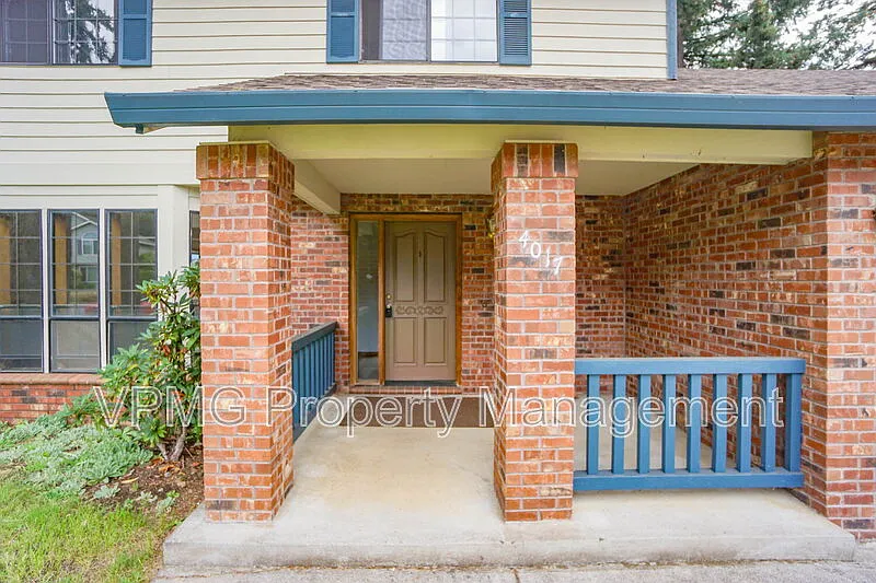 4 bed, 2.0 bath, 2202 sqft, $2,995 — Photo 3
