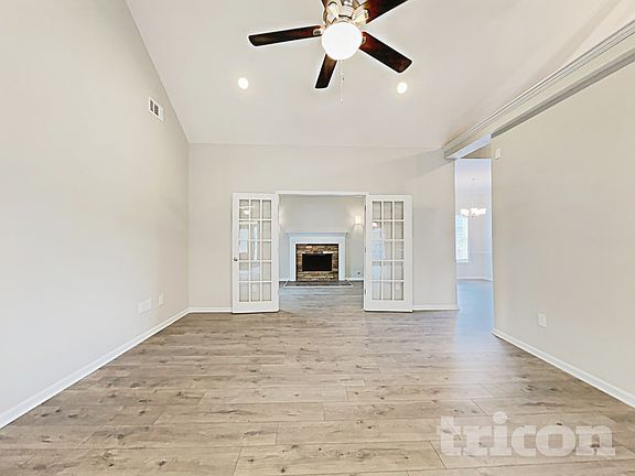 3rd image of 295 Wisteria Blvd