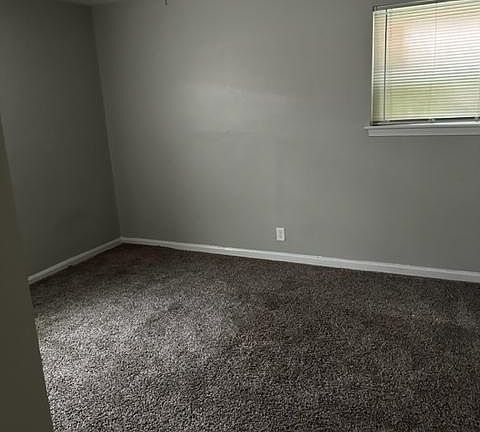 5th image of 3010 Mid Dale Ln