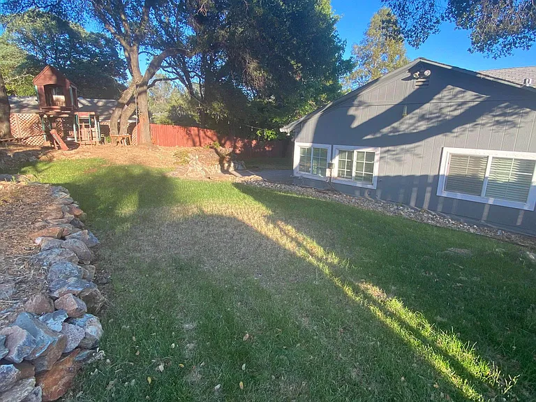 140 Walker Dr — Photo 23