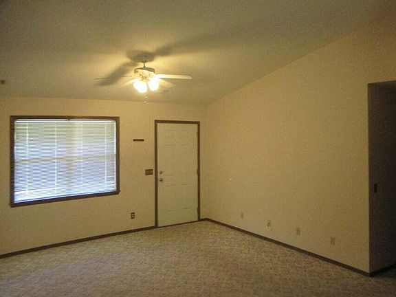 2nd image of 40 Sears St
