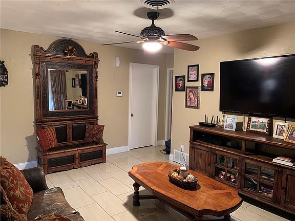 3rd image of 1618 Western Park Dr