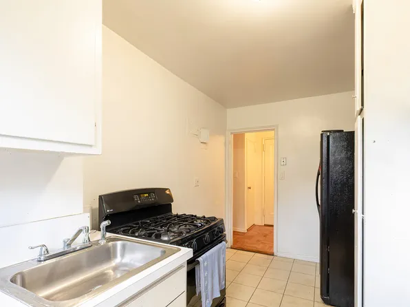 80 Knolls Crescent image 8 of 20