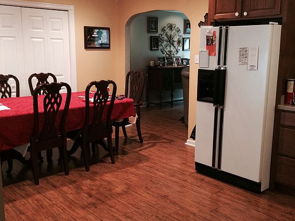 Kitchen/ Dining area