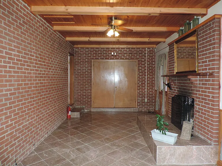 141 Cambar Ln — Photo 12