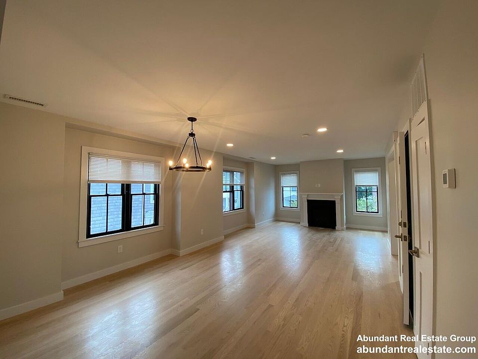 1st image of 33 Brimmer St
