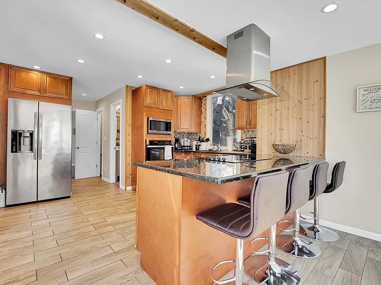 49 N Lake Ave — Photo 7