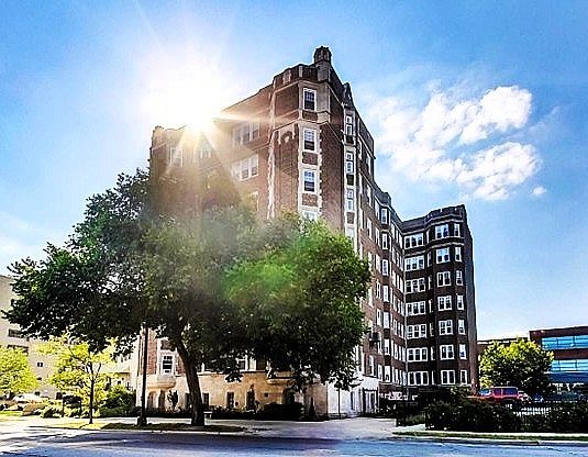 1st image of 6334 N Sheridan Rd #2C