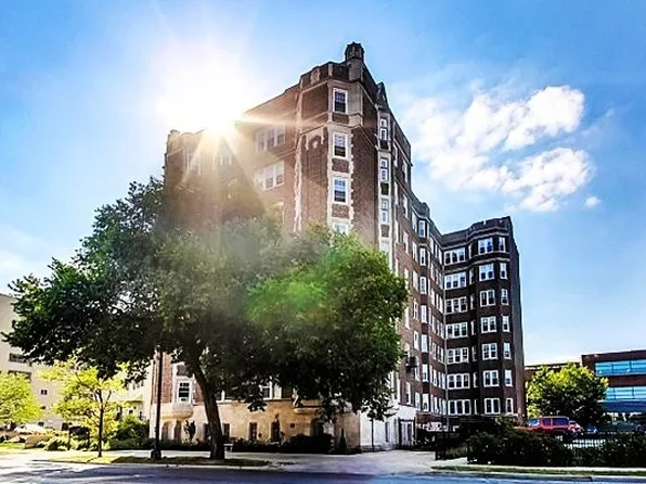 6334 N Sheridan Rd #2C, Chicago, IL 60660