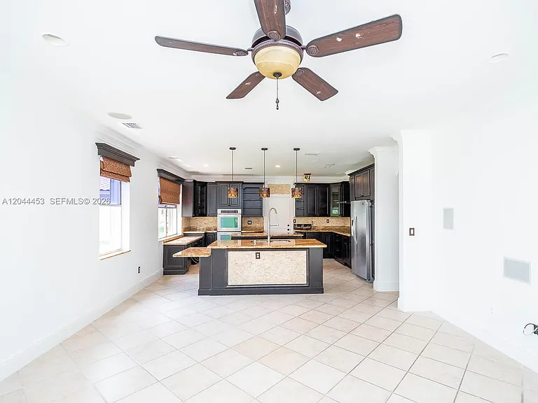 351 SW 184th Ter — Photo 18