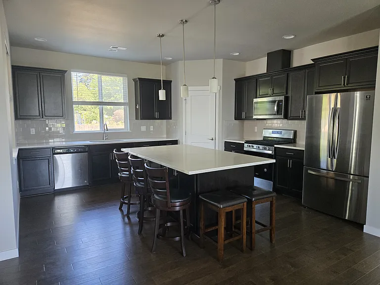634 NW Gardenia Way — Photo 5