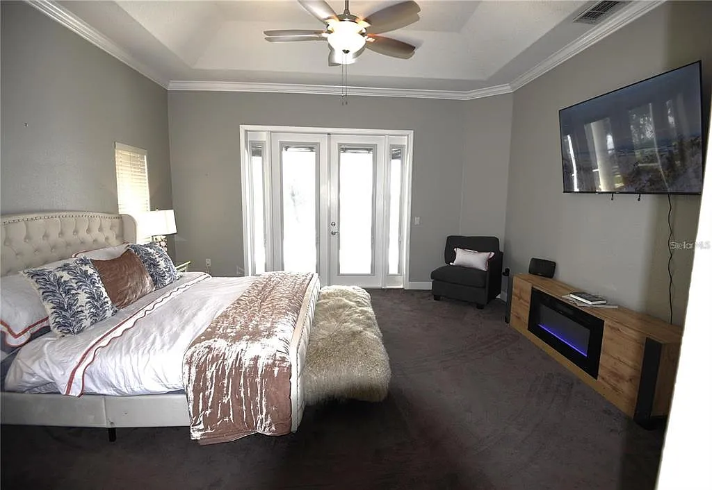 3 bed, 3.0 bath, 2266 sqft, $4,500 — Photo 3