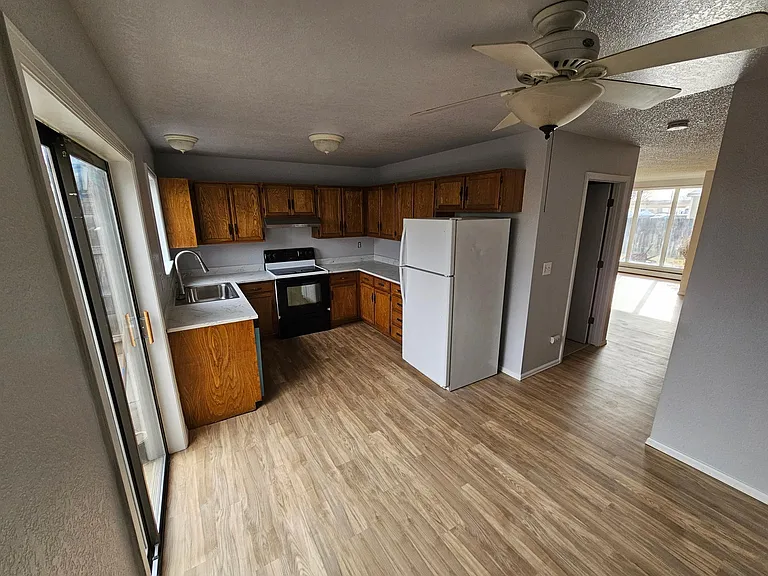 547 Pearce Ave — Photo 3