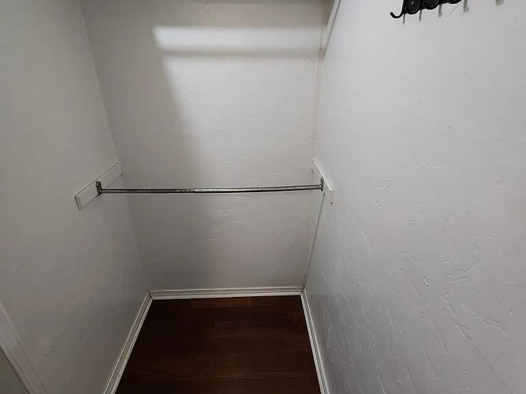 917 E Beverly St — Photo 5