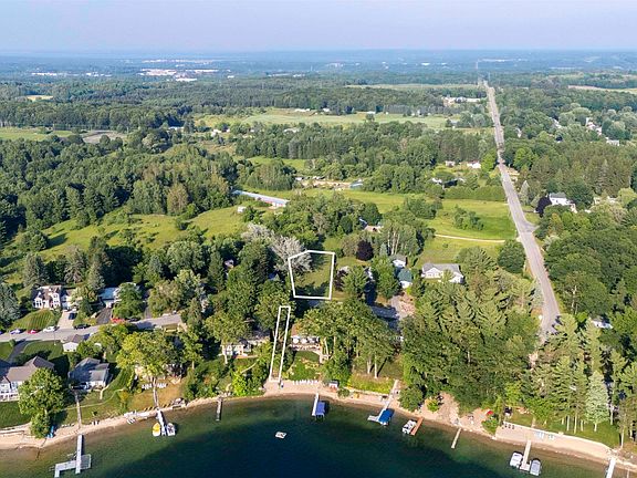 2nd image of 0 Lake Dr